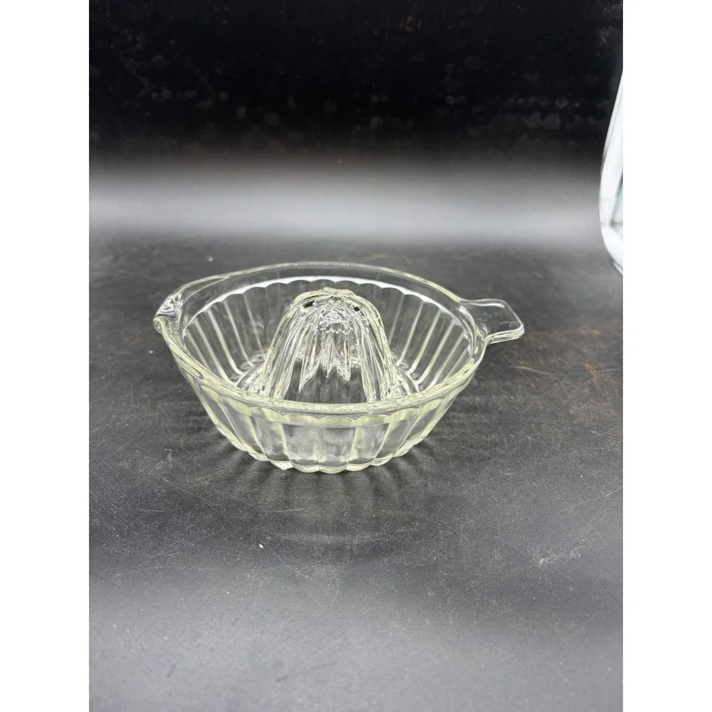 Vintage Clear‎ Glass Citrus Juicer Reamer Ribbed Bowl with Spout and Handle
